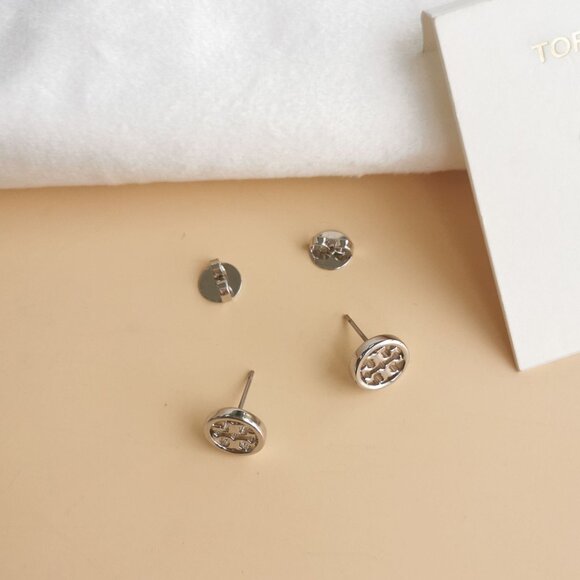 NEW Tory Burch Miller Silver Logo Circle Stud Earrings - Picture 4 of 4